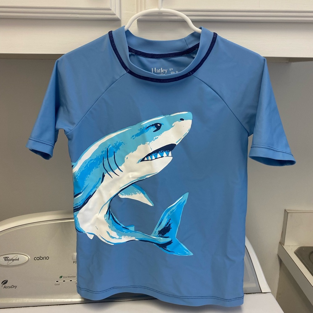 Hatley boys Rash Guard swim shirt size 5